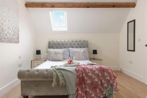 a bedroom with a bed and a couch at Home Farm Retreat in Cotesbach