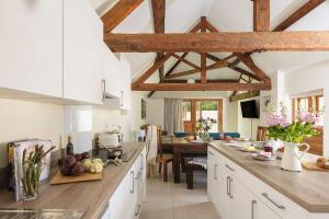 Η κουζίνα ή μικρή κουζίνα στο Home Farm Retreat