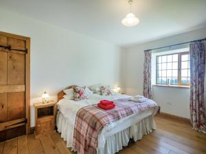 En eller flere senge i et værelse på Siambr Cottage - Uk48257