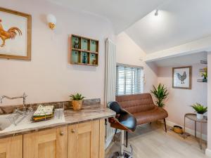 Khu vực ghế ngồi tại Family Retreat