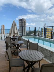 Bazén v ubytování MODERN AND STYLISH STUDIO BARRA, SALVADOR - Circuito Carnaval nebo v jeho okolí