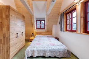 Ένα ή περισσότερα κρεβάτια σε δωμάτιο στο Gästehaus Kornspeicher Untere Mühle