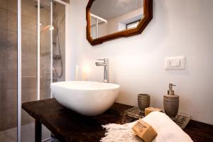 Ένα μπάνιο στο Loft e Veranda sul Lago di Como