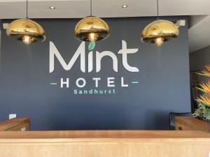 Certifikát, hodnocení, plakát nebo jiný dokument vystavený v ubytování Mint Hotel Sandhurst + 26 fotografií