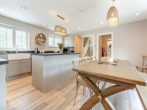 Η κουζίνα ή μικρή κουζίνα στο Property 3 - Uk44923