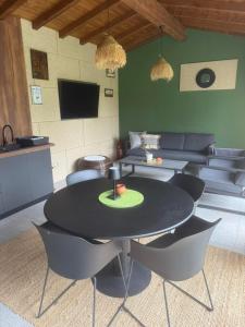 a room with a table and chairs and a couch at Villa Green House in Tscherweni Breg