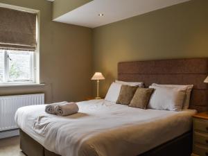 a bedroom with a large bed with towels on it at Uk47787 - Flat 5E in Aberystwyth