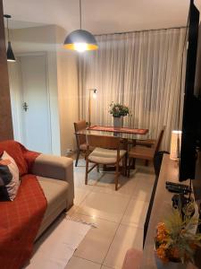 Et tv og/eller underholdning på Apartamento aconchegante.