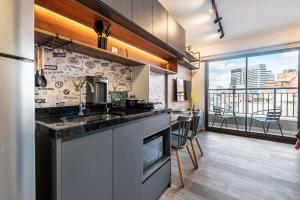 Køkken eller tekøkken på Studio Novo com Piscina e Metrô ao lado