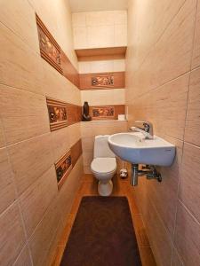 Ένα μπάνιο στο Bright-Spacious Apartment New Building, Near Center, 3 Parks +37 φωτογραφίες