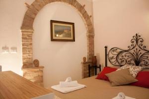a bedroom with a bed with an archway in it at SicilyStudio Apartment in Taormina-Murmuria Minerva in Taormina