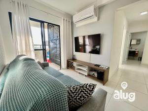 a living room with a couch and a tv at S801T2 Beto Carrero - Vista Mar - Games e Chopeira in Penha