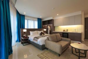 Giường trong phòng chung tại Haywood Hilltop Wellness Living Genting Highlands by 1001 Nights Hotel +69 ảnh