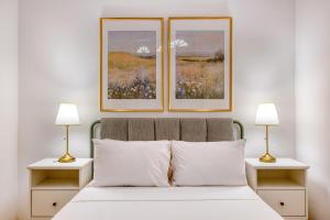 Postel nebo postele na pokoji v ubytování Charming and cosy maisonette in Sliema RABE1-1