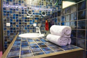 Ένα μπάνιο στο Hotel Säntis Lodge