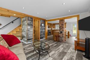 TV a/nebo společenská místnost v ubytování Signal Hill Getaway 2br Parking