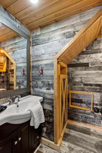 Koupelna v ubytování Signal Hill Getaway 2br Parking