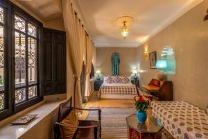 Ένα ή περισσότερα κρεβάτια σε δωμάτιο στο Riad Saba +140 φωτογραφίες