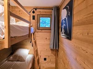 Una cama o camas en una habitación de Chalet K Jacuzzi et vue