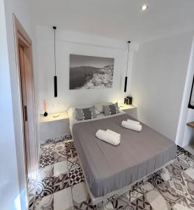 Ένα ή περισσότερα κρεβάτια σε δωμάτιο στο Nest & Rest Perissa