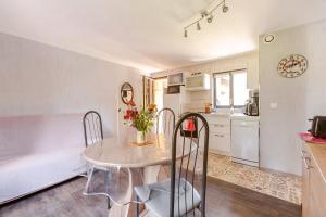 Η κουζίνα ή μικρή κουζίνα στο Au Balcon De L'Obiou +54 φωτογραφίες