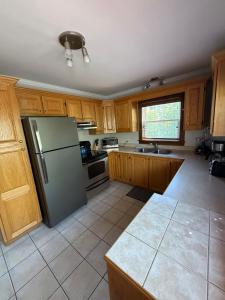 O bucătărie sau chicinetă la Westmount Manor Unit 5 - 3 Bedroom Apartment