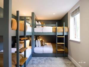 Camera con 3 letti a castello. di Eden at The Heim Residences a Manchester