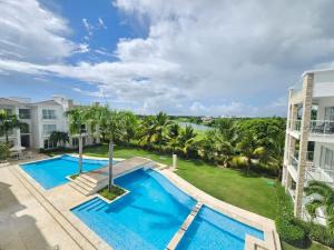Bazén v ubytování 2BR Beach Condo • Prime Location Across Hard Rock nebo v jeho okolí