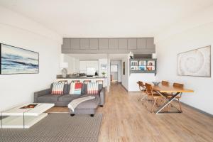 Η κουζίνα ή μικρή κουζίνα στο Lancing beach apartment.