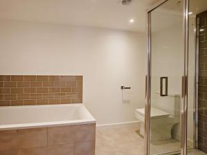 a bathroom with a bath tub and a toilet at 2 Bed in Kings Nympton 87985 in Kings Nympton +13 photos