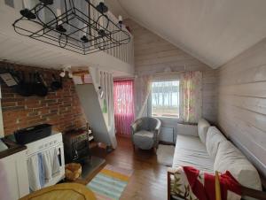 a living room with a couch and a window at Toivon pieni rantamökki in Sonka