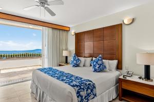 Postel nebo postele na pokoji v ubytování Grand Miramar A401 + 28 fotografií