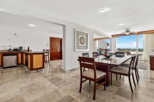 Kuchyň nebo kuchyňský kout v ubytování Grand Miramar A401