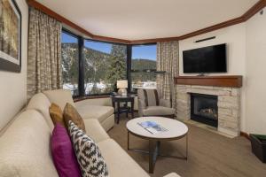 TV a/nebo společenská místnost v ubytování Everline Resort & Spa #526 & #528