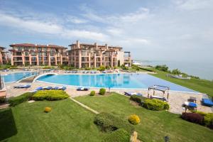 The swimming pool at or close to Kaliakria Resort