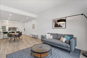 Kuchyň nebo kuchyňský kout v ubytování Walk to Deer Valley Resort Adjoining Condo Rooms