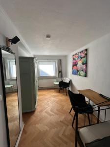 a living room with a table and chairs at Private Zimmer mit Küchennutzung und in Rheinnähe in Bonn