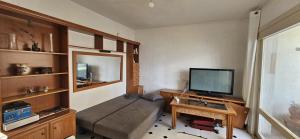 a living room with a couch and a television at Centrico piso en Marbella in Marbella