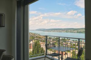 a balcony with a table and a view of the water at Belmont Residences lakeview in Horgen Zürich Zug Pfäffikon in Horgen +6 photos