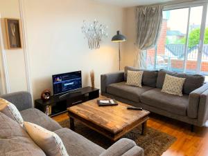 Χώρος καθιστικού στο 31b St Leonards Road - 2 bed with balcony