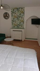 Postel nebo postele na pokoji v ubytování Cosy appartement 45m2 vu et accès jardin commun