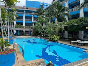 a swimming pool at the hotel at Blue Garden Resort Pattaya in Jomtien Beach