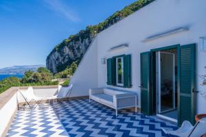 Casa con patio con vistas al océano en Casa Verdemare, en Capri