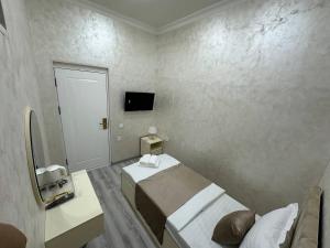 Televisyen dan/atau pusat hiburan di Astoria Inn