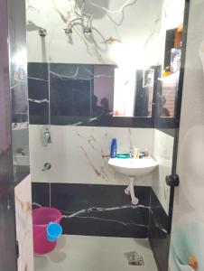 Koupelna v ubytování Bluebell Shores -Cozy Stay Near Varkala Beach