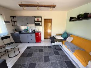 a living room with a couch and a kitchen at Safari House with fireplace in Agros