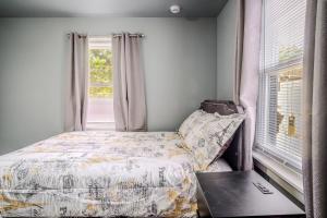 a bedroom with a bed and a window at Mineola Bay Lakeview and Access - Fully Furnished Monthly & Seasonal Rental in Fox Lake in Fox Lake
