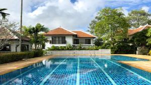 Πισίνα στο ή κοντά στο Tropical Poolside Villa - SGB4