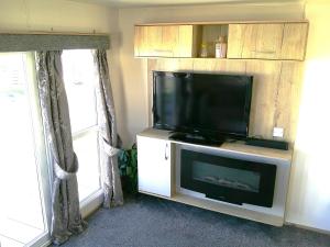 Телевизор и/или развлекательный центр в Kingfisher Ingoldmells Merlin III 8 Berth Central Heated