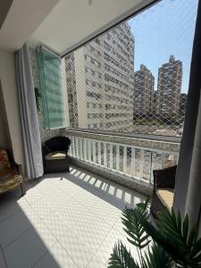Balkoni atau teres di Apto Guarujá beira-mar com Wi-Fi e ar-condicionado